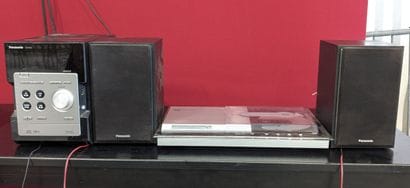 Panasonic - Hi-Fi System including:
2 Panasonic...