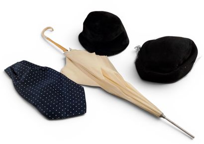 Fashion accessories including: 

- A silk...