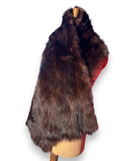 Set of two fur items: 

- A mink scarf
Length:...
