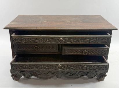 Small chest of drawers with four drawers...