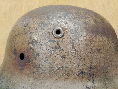 MILITARIA
Set of two helmets:
- one German...