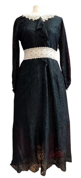 Long-sleeved evening gown, 1930s
Silk lining
Height:...