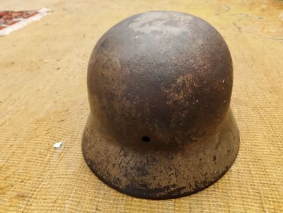 MILITARIA
Set of two helmets:
- one German...