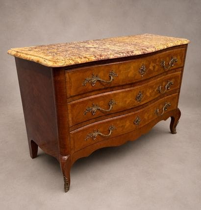 Louis XVI style chest of drawers in wood...