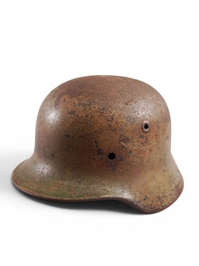 MILITARIA
Set of two helmets:
- one German...