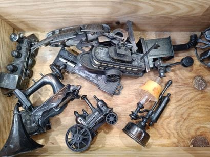 Lot consisting of four mirrors, a small collection...