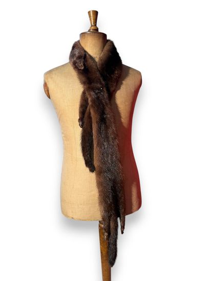Set of two fur items: 

- A mink scarf
Length:...