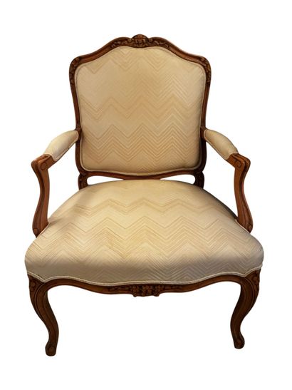 Pair of armchairs with Queen's back in molded...