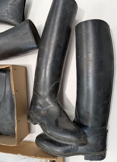 Set of boots with a boot jack

Please request...