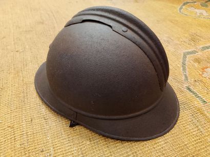 MILITARIA
Set of two helmets:
- one German...
