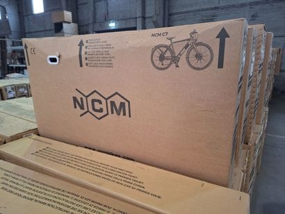 REF 864 - NCM C7 Electric Bike, size M, white...