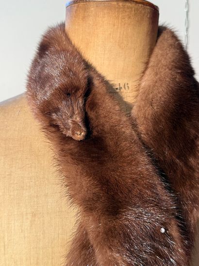 Set of two fur items: 

- A mink scarf
Length:...