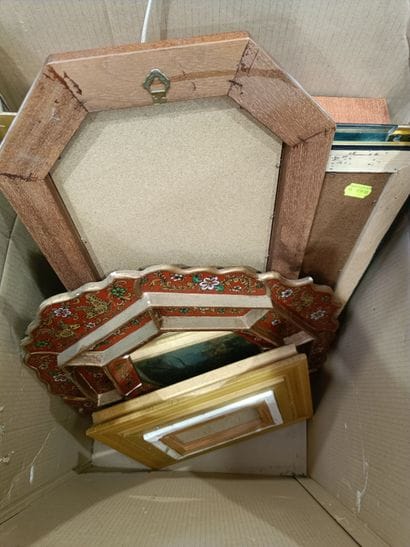 Lot consisting of four mirrors, a small collection...