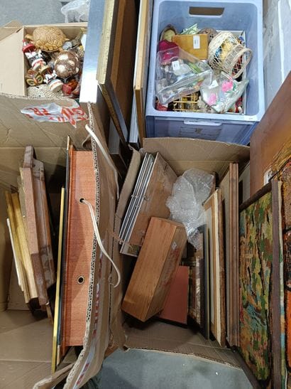 Lot consisting of four mirrors, a small collection...