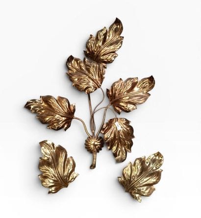 Large wall sconce with a leaf motif in gilded...