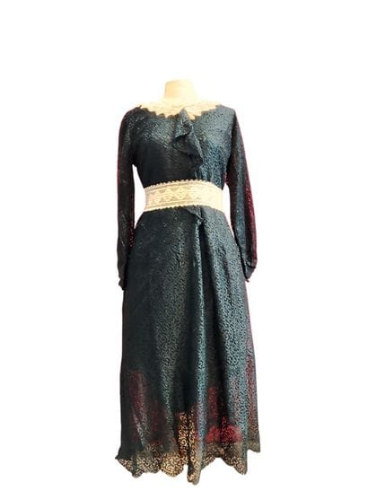 Long-sleeved evening gown, 1930s
Silk lining
Height:...