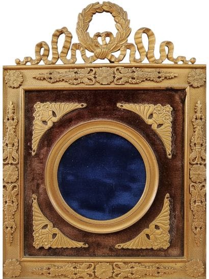 Neoclassical-style frame, decorated with...