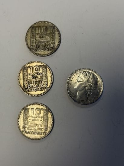 3 x 10F argent de 1930
et une pièce métal...