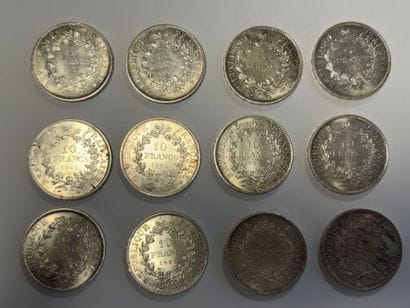 12 x 10F argent dont 11 de 1966 et 1 de 1967....