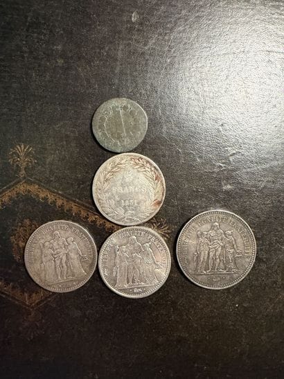 5 monnaies en argent
- 1x 12 deniers en bronze...