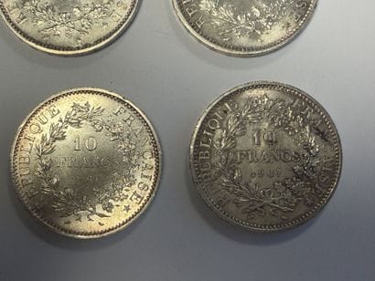 12 x 10F argent dont 11 de 1966 et 1 de 1967....