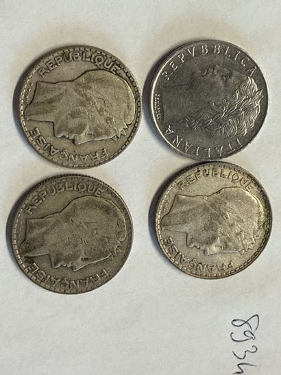 3 x 10F argent de 1930
et une pièce métal...