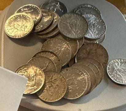 Fort lot de pièces de 2F argent principalement...