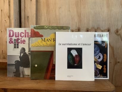 Surréalisme. 12 livres d'art et catalogues...