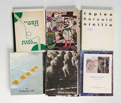 Réunion de 18 plaquettes et publications...