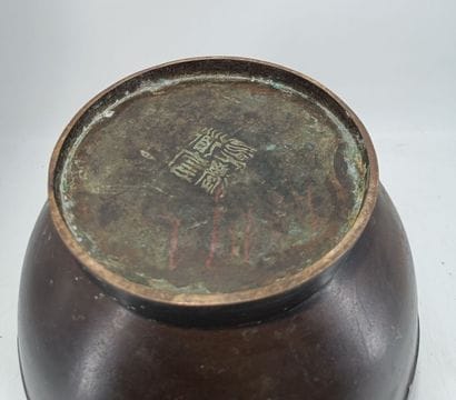 JAPON - Ère Meiji (XIXe)
Vase en bronze patiné...