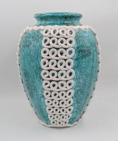 Sainte Radegonde - Vase en faïence et barbotine...