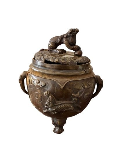 JAPON - XIXème siècle. 
Brule parfum en bronze...