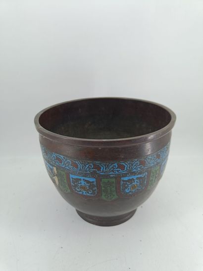 JAPON - Ère Meiji (XIXe)
Vase en bronze patiné...