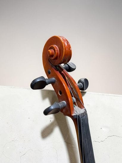 Violoncelle 4/4 SUZUKI et son archet, année...