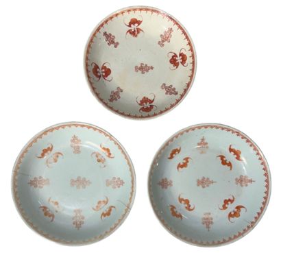 CHINE - XIXe siècle
Trois coupelles en porcelaine...