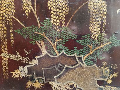 CHINE - XXème siècle 
Panneau en bois laqué...