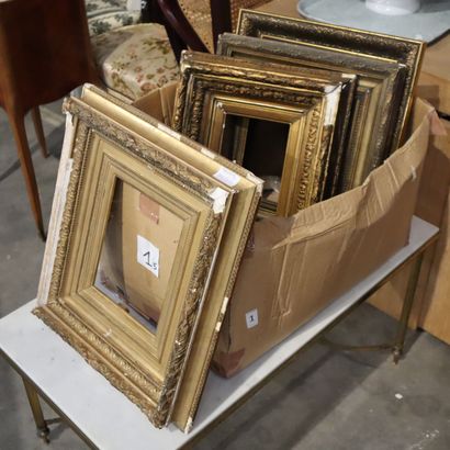 Lot de quatre cadres en stuc et bois
Pour...