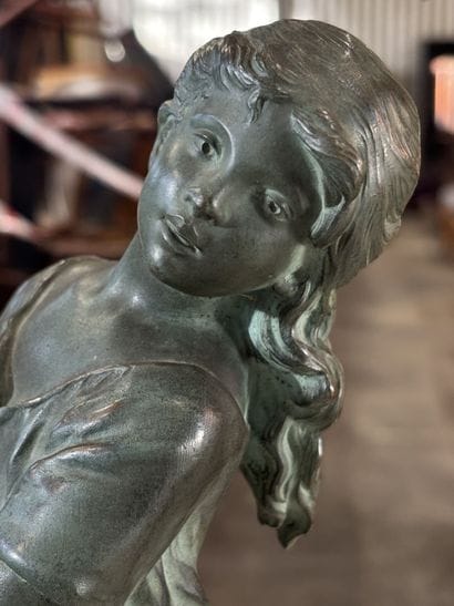 D'après Auguste MOREAU
Cosette
Bronze patine...