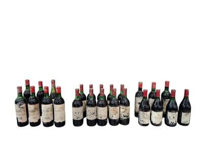 24 bouteilles de vins comprenant: 
Quatre...
