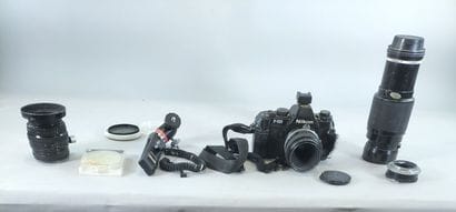ENSEMBLE photo comprenant un NIKON F-301
Objectif...