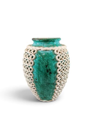 Sainte Radegonde - Vase en faïence et barbotine...