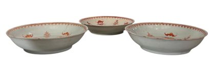 CHINE - XIXe siècle
Trois coupelles en porcelaine...