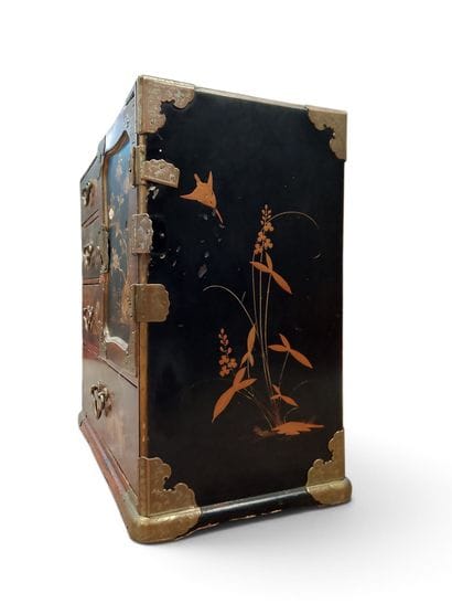 Petit coffret de rangement en bois laqué,...