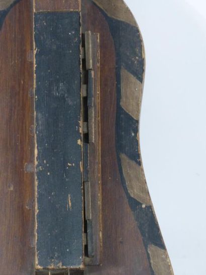 Vielle en sapin à caisson violonné. Longueur...