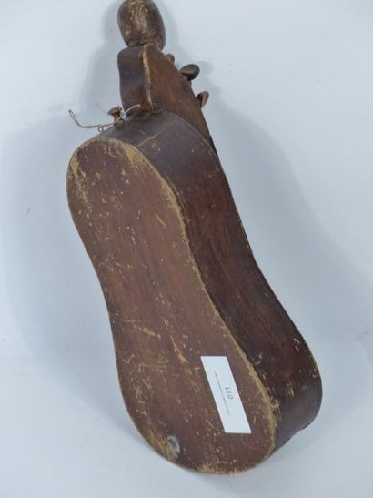 Vielle en sapin à caisson violonné. Longueur...