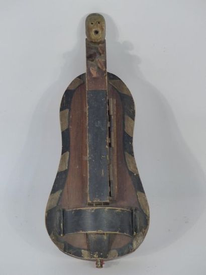 Vielle en sapin à caisson violonné. Longueur...