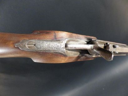 Pistolet de chambre en métal et noyer à canon...