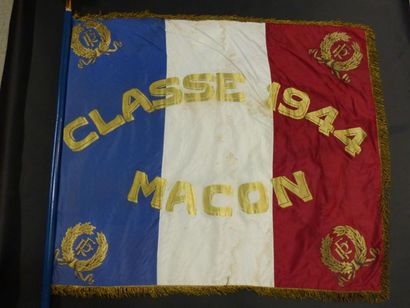 Drapeau français avec son porte baudrier...