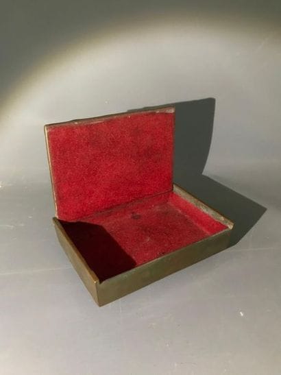 Boite quadrangulaire en bronze, à décor japonisant,...