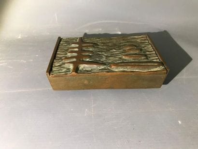 Boite quadrangulaire en bronze, à décor japonisant,...